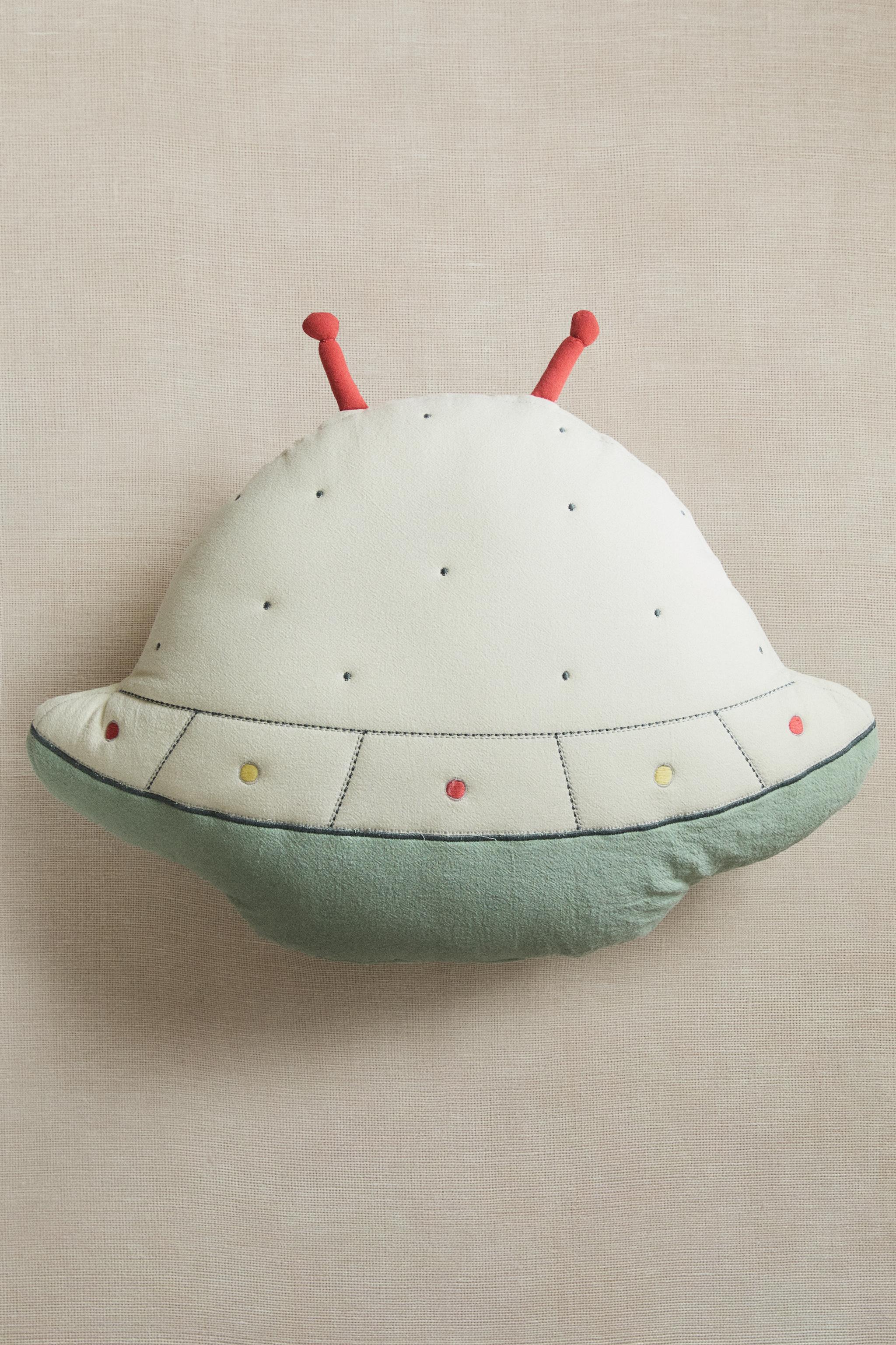 CHILDREN'S SPACECRAFT THROW PILLOW
